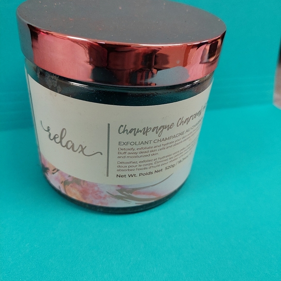 Champagne charcoal scrub - Picture 2 of 4